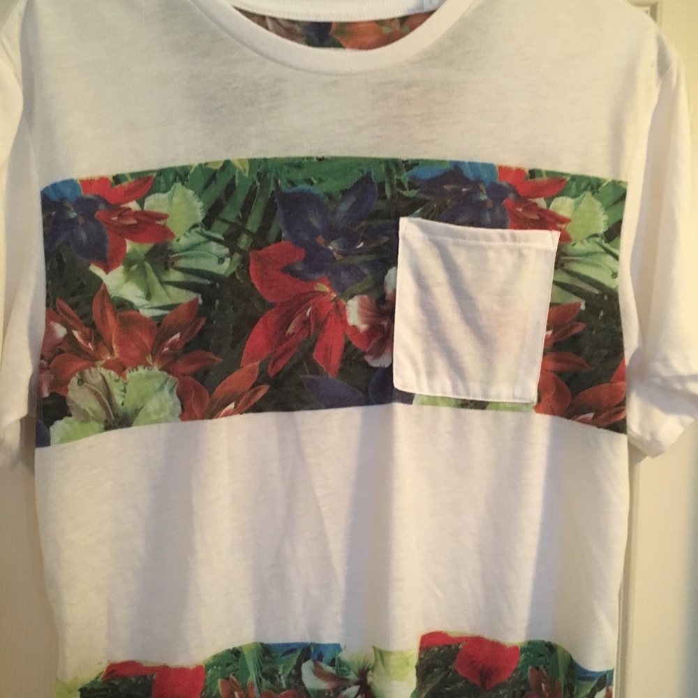 Pocket T-shirt.